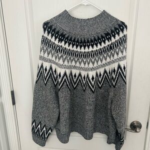 Old Navy Black and White Patterned Sweater